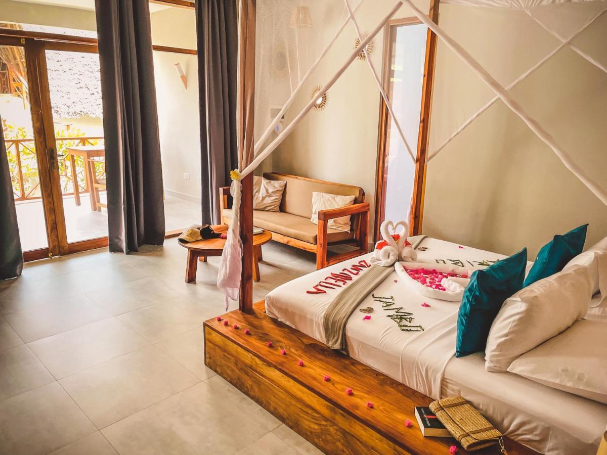 Zanzibella Hotel & Spa キウェンワ エクステリア 写真 A room at the resort