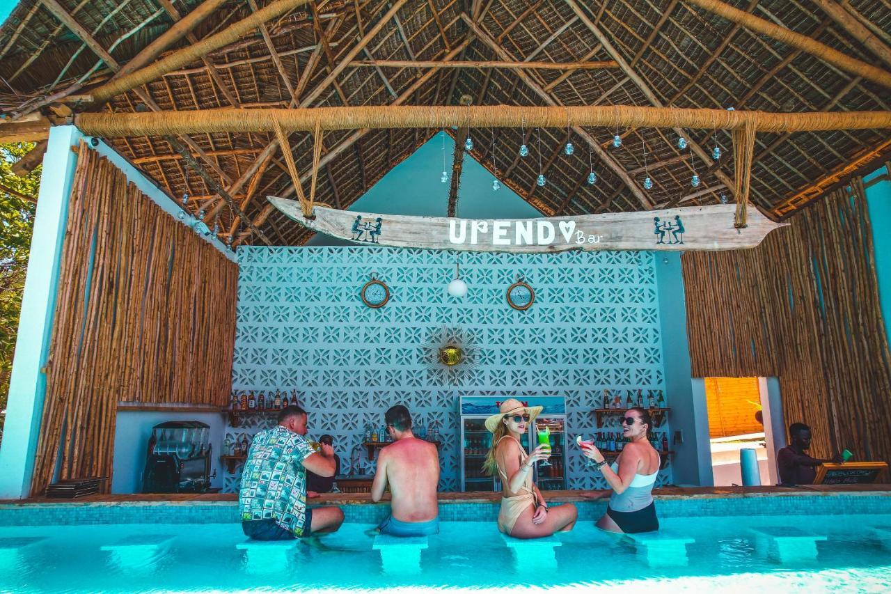 Zanzibella Hotel & Spa キウェンワ エクステリア 写真 The bar at the beach club