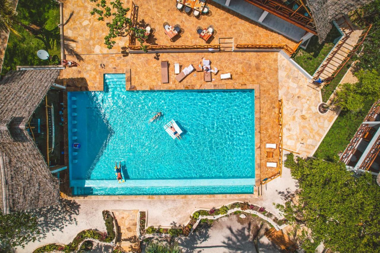 Zanzibella Hotel & Spa キウェンワ エクステリア 写真 Aerial view of the swimming pool at the Hotel