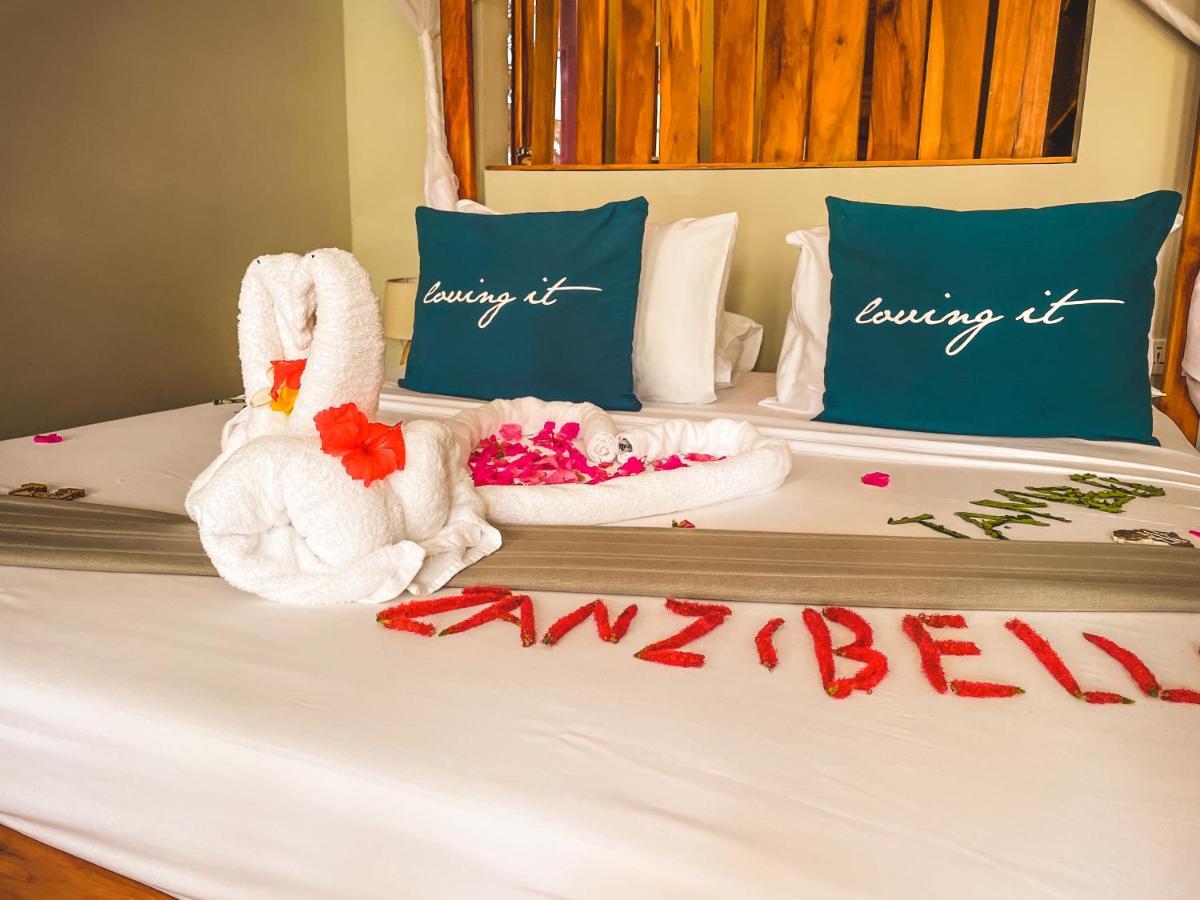 Zanzibella Hotel & Spa キウェンワ エクステリア 写真 A bed at the hotel