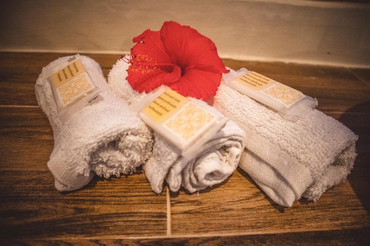 Zanzibella Hotel & Spa キウェンワ エクステリア 写真 A set of towels and soap