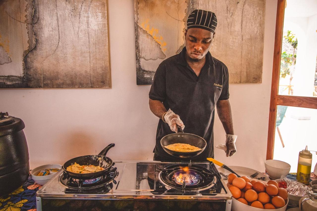 Zanzibella Hotel & Spa キウェンワ エクステリア 写真 A chef cooking