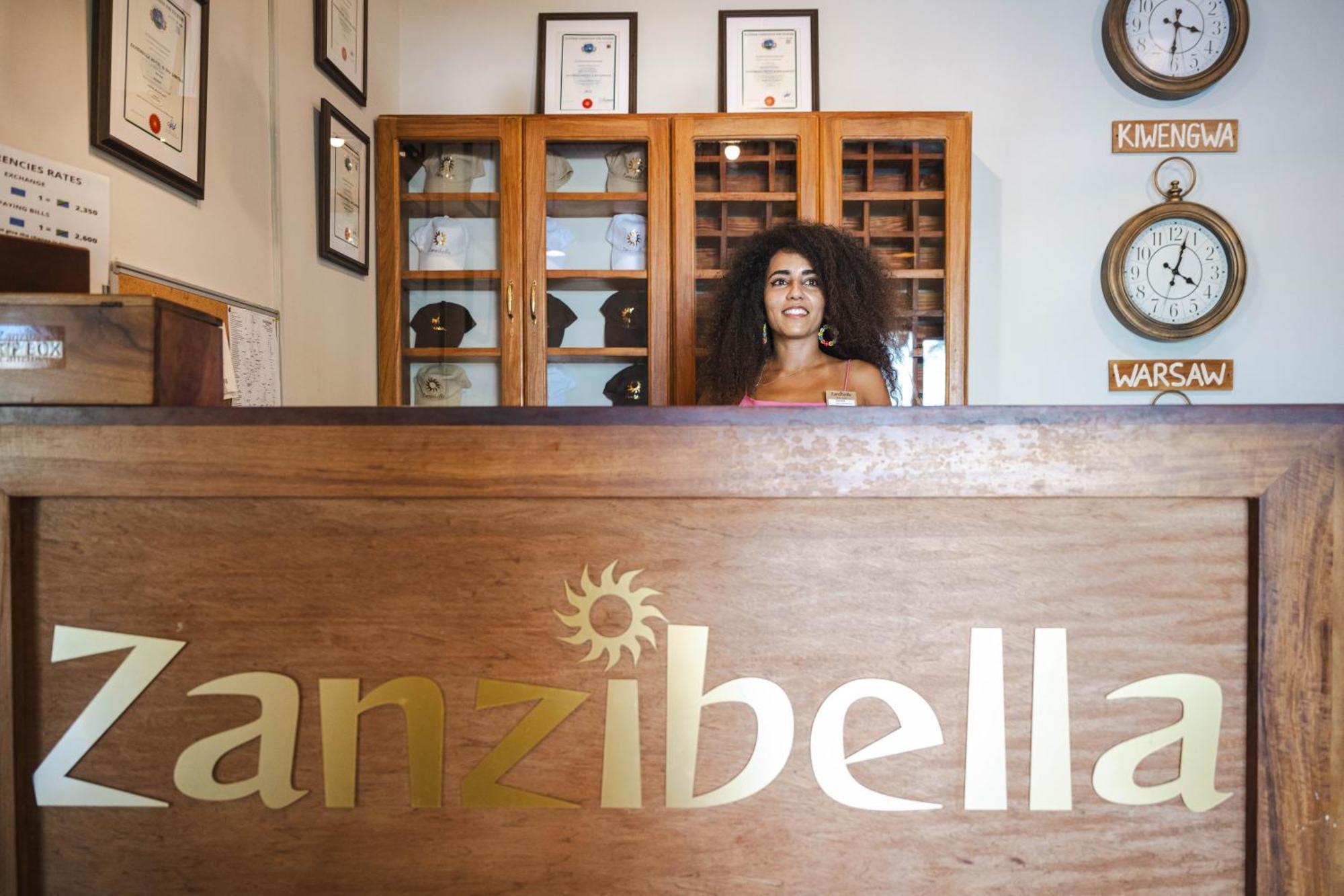 Zanzibella Hotel & Spa キウェンワ エクステリア 写真 Reception desk at a Zaribella salon