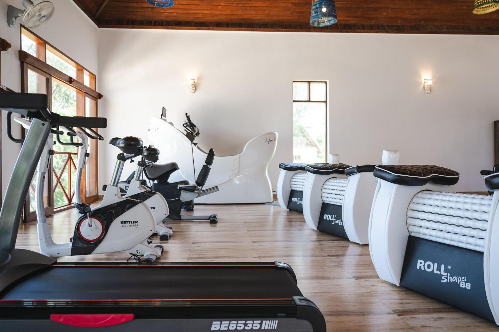 Zanzibella Hotel & Spa キウェンワ エクステリア 写真 The gym at the resort