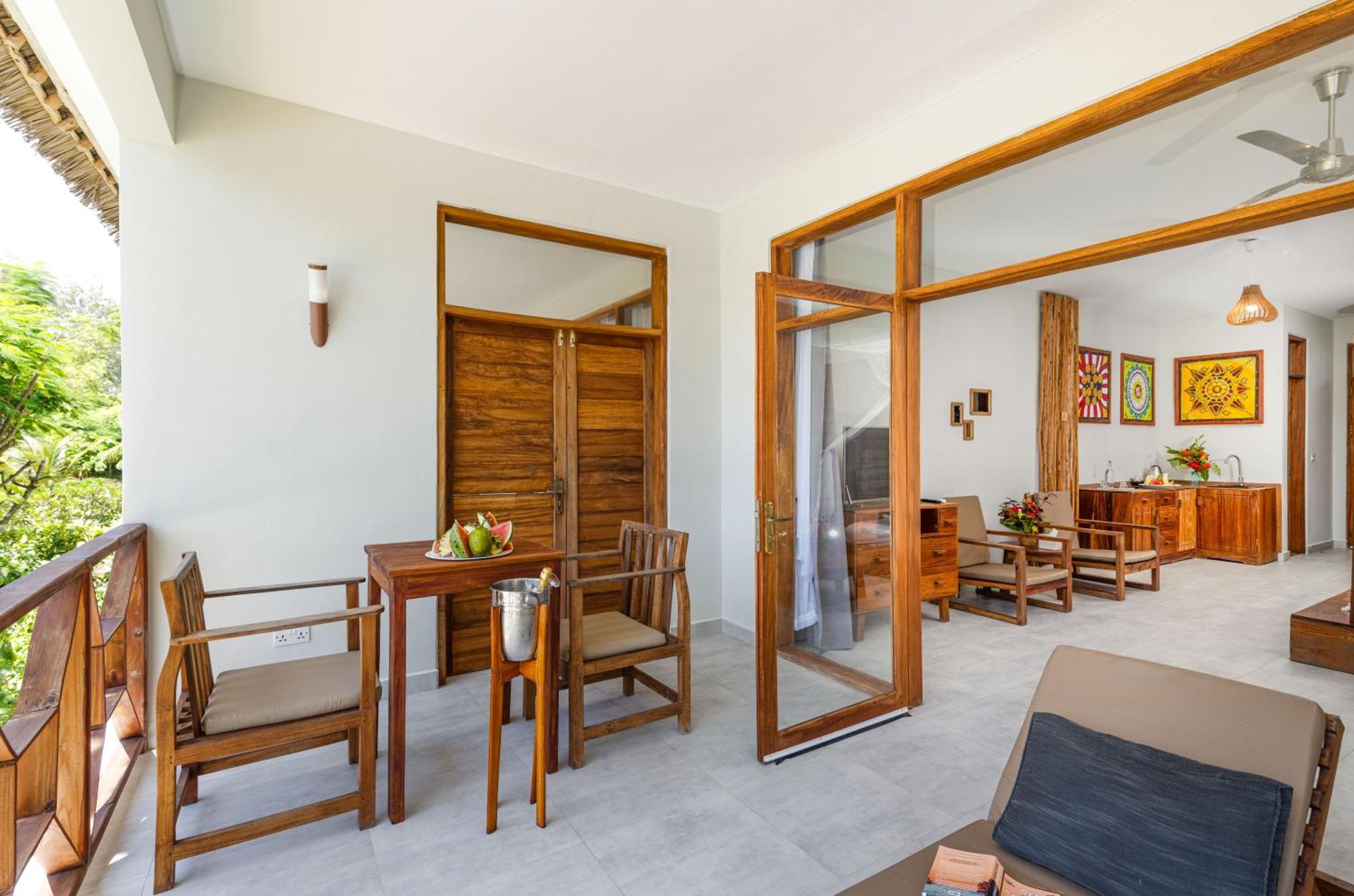 Zanzibella Hotel & Spa キウェンワ エクステリア 写真 A suite at the hotel