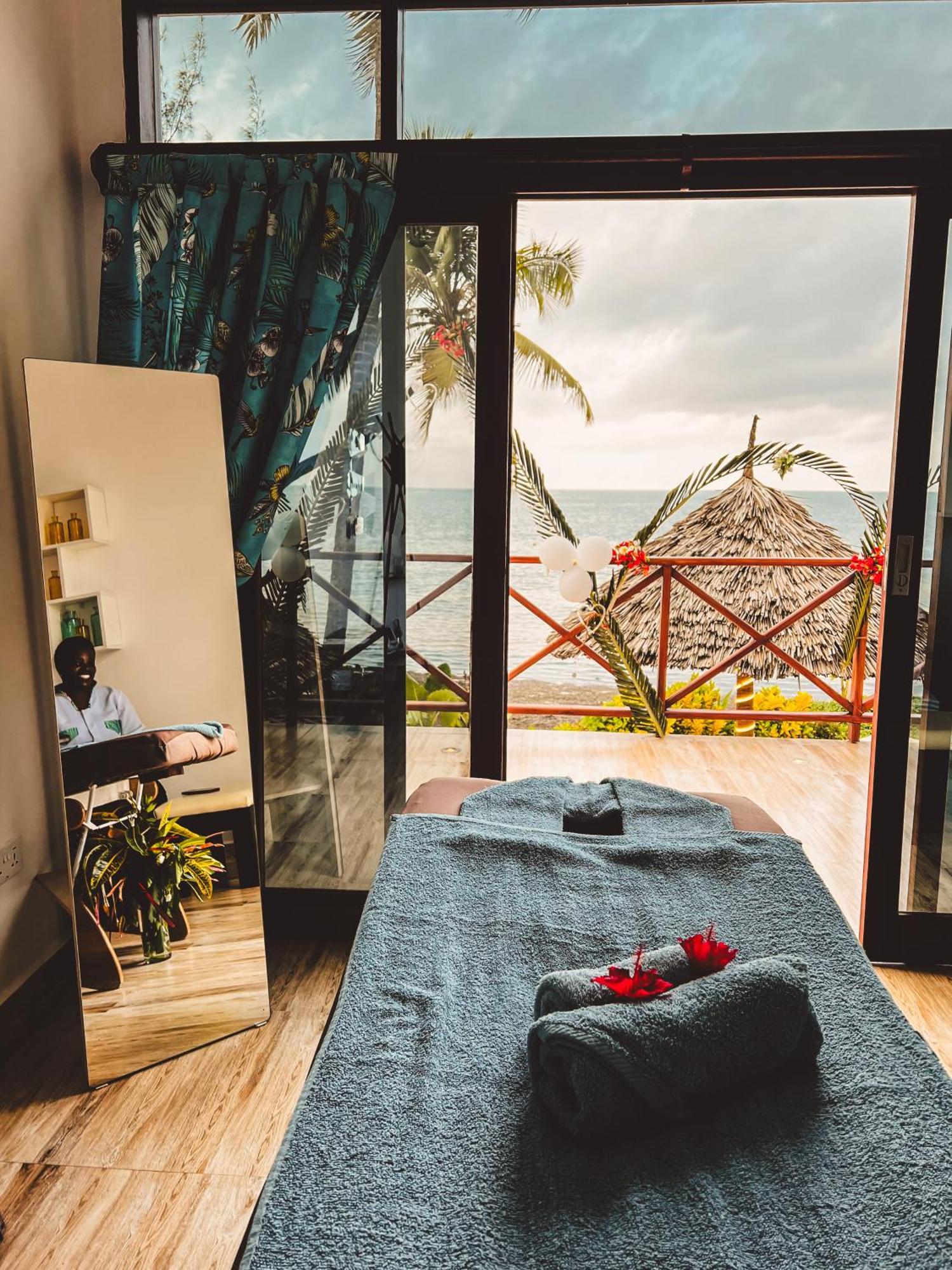 Zanzibella Hotel & Spa キウェンワ エクステリア 写真 Spa at the Palm Beach Hotel